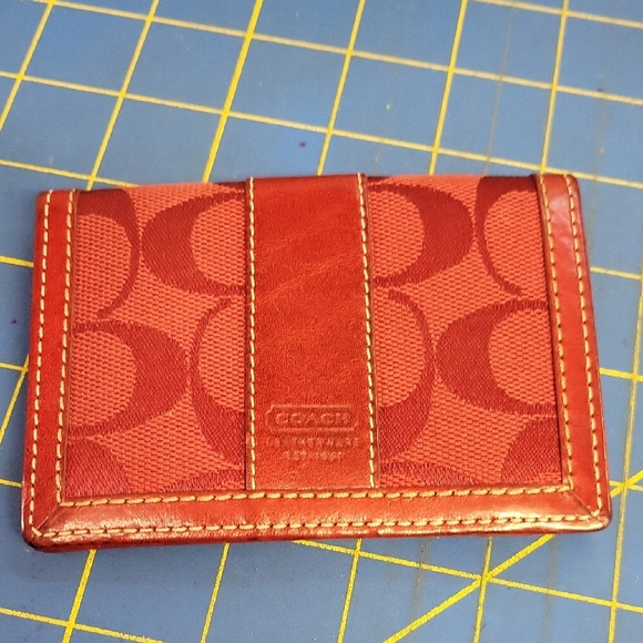 Coach Red Card Wallet 4.5" x 3" - Picture 1 of 15
